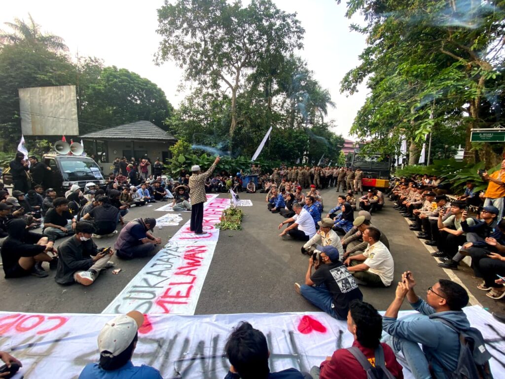 Prahara di Kaki Gunung Salak: Perjuangan Petani Sukajaya Melawan Penggusuran dan Intimidasi whatsapp image 2026 06 22 at 23.20.42